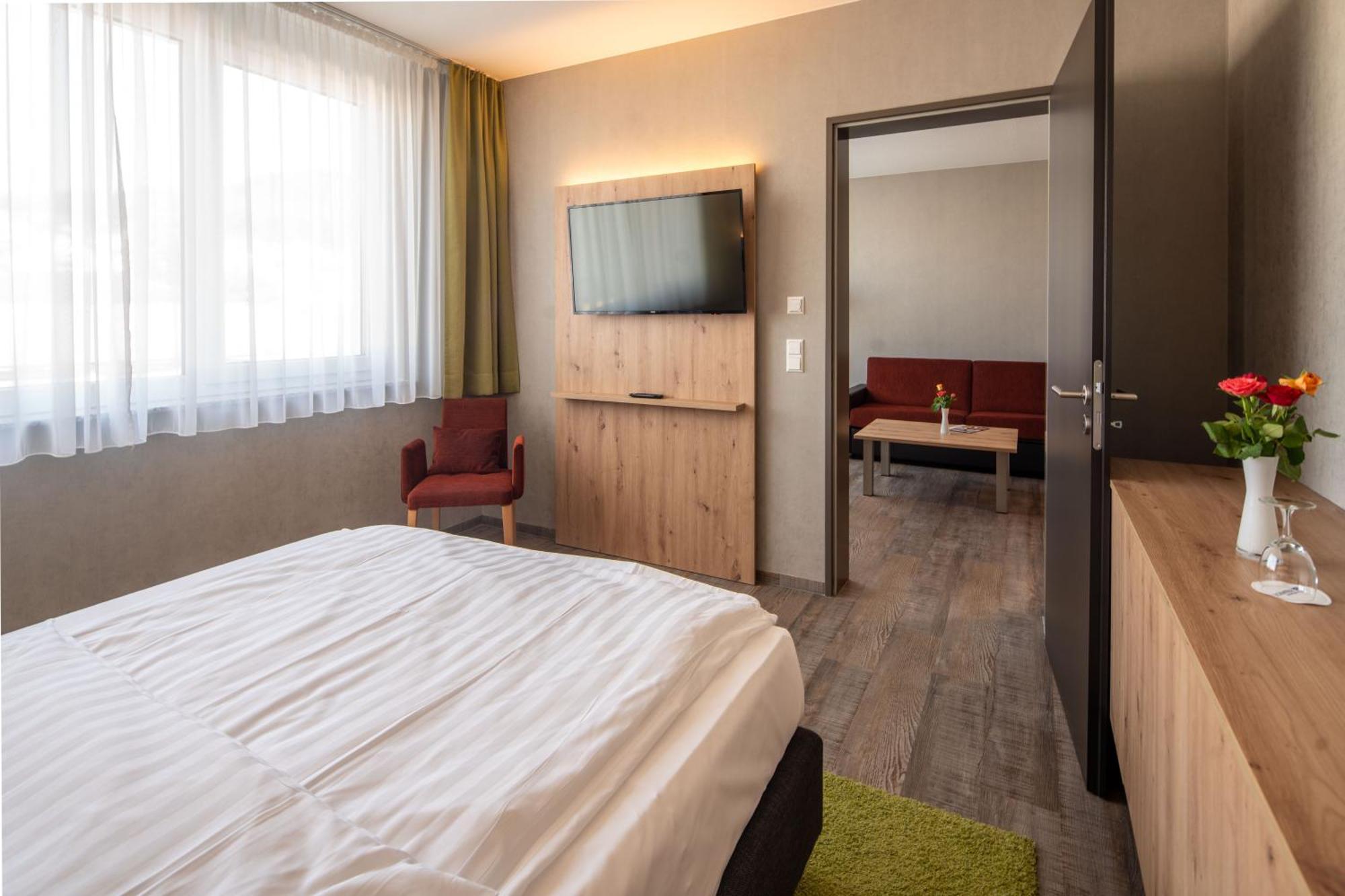 Hotel Schlossberg Wehingen Bagian luar foto